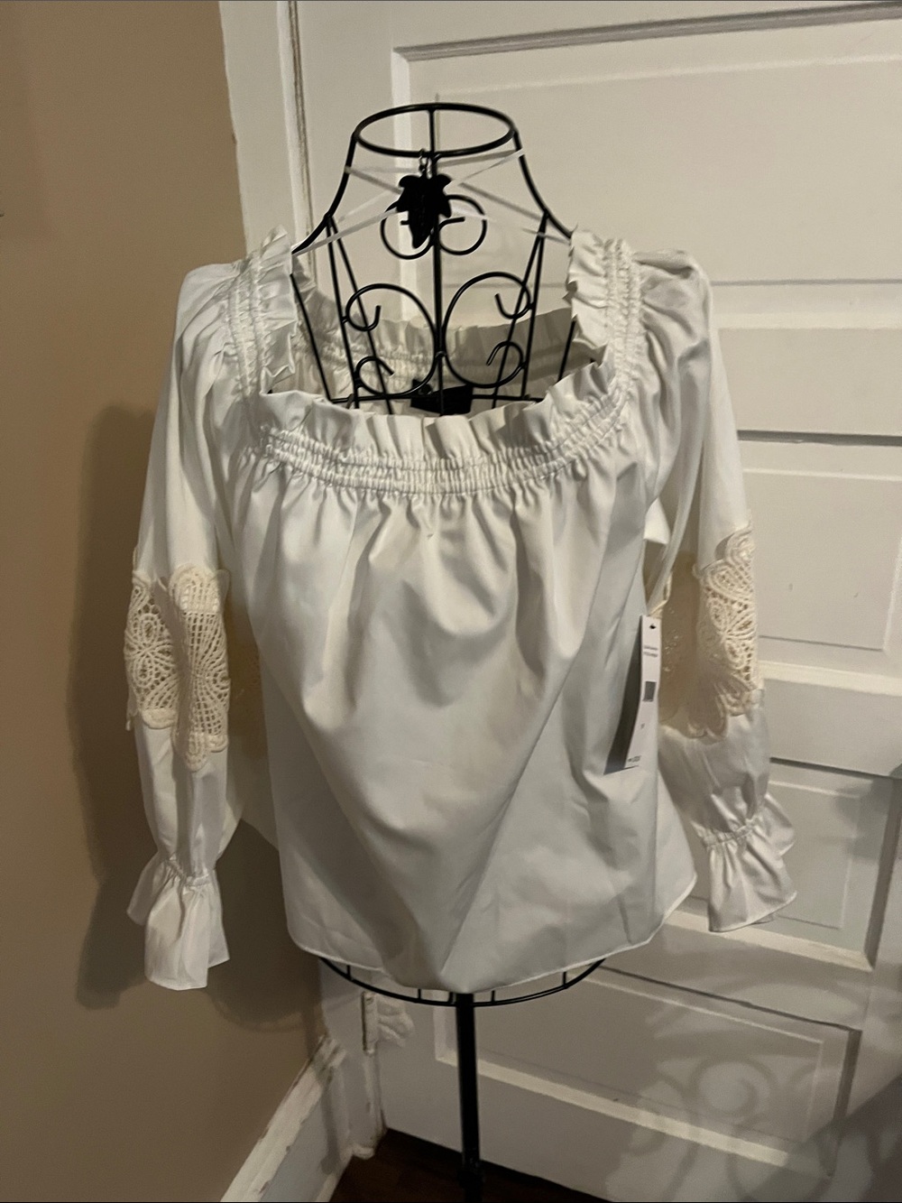 Laundry By Shelli Segal White Peasant Blouse with Crochet Elbow Panels